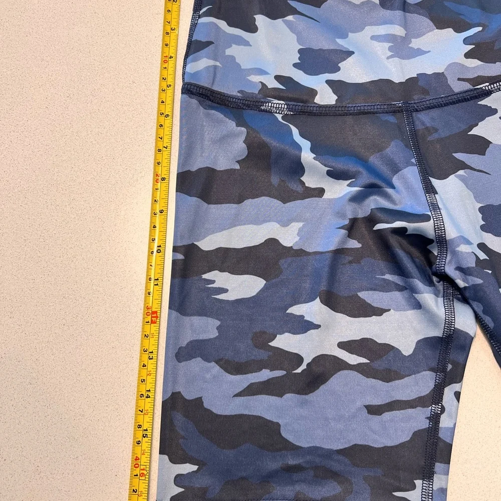 Beyond Yoga Navy Blue High-rise Camo Biker Shorts, Size S, NWT - Picture 7 of 7